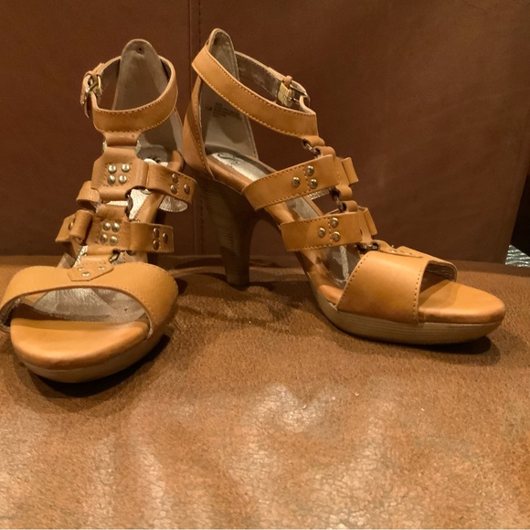 Sofft Shoes - Women’s Tan Strappy High Heel Sandals
